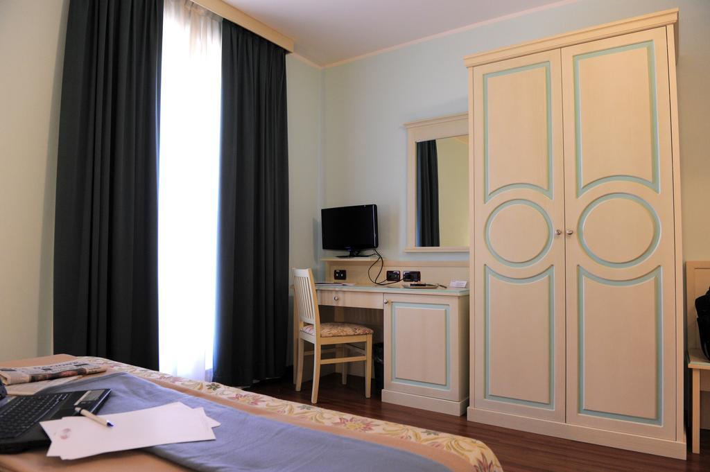 Hotel Plazza Porcari Esterno foto