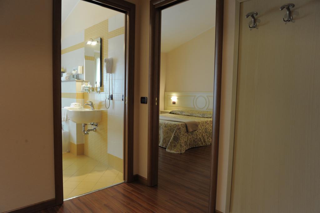 Hotel Plazza Porcari Esterno foto