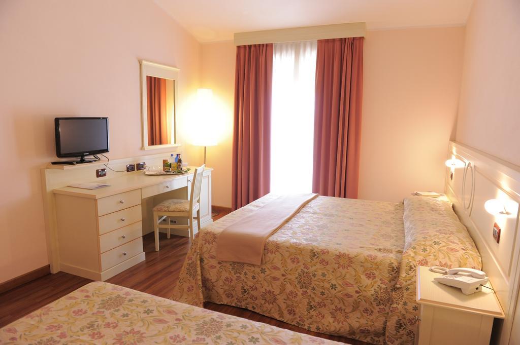 Hotel Plazza Porcari Esterno foto