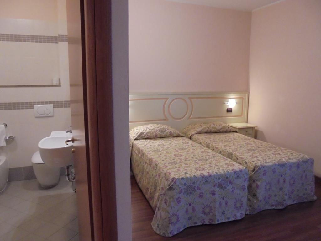 Hotel Plazza Porcari Esterno foto