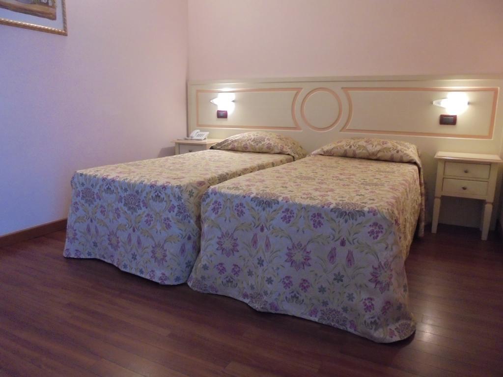 Hotel Plazza Porcari Esterno foto