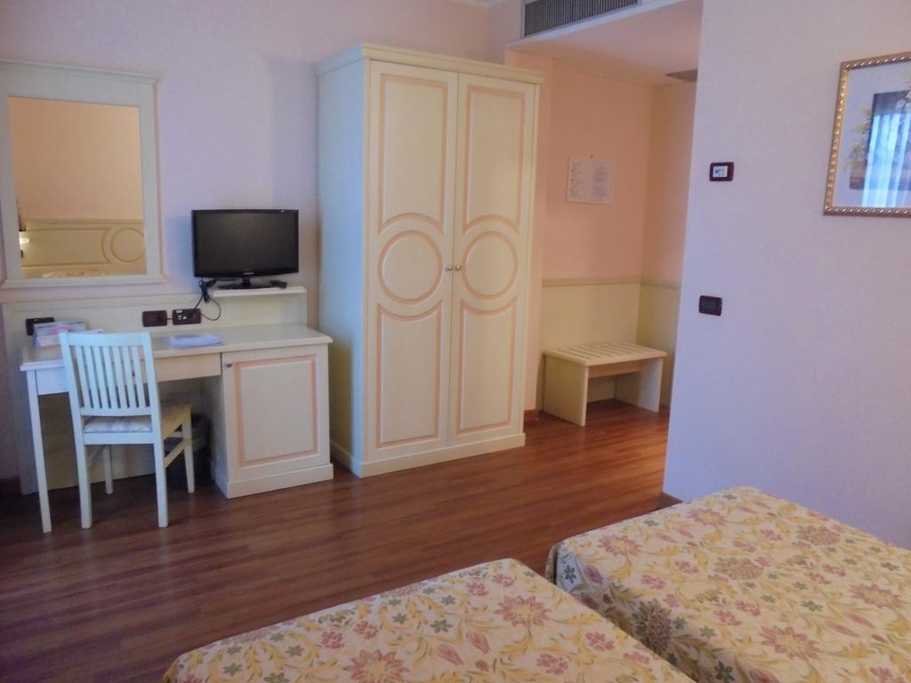 Hotel Plazza Porcari Esterno foto
