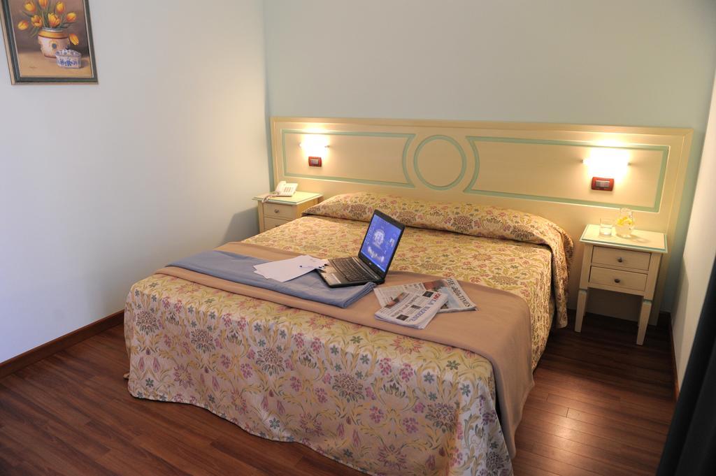 Hotel Plazza Porcari Esterno foto