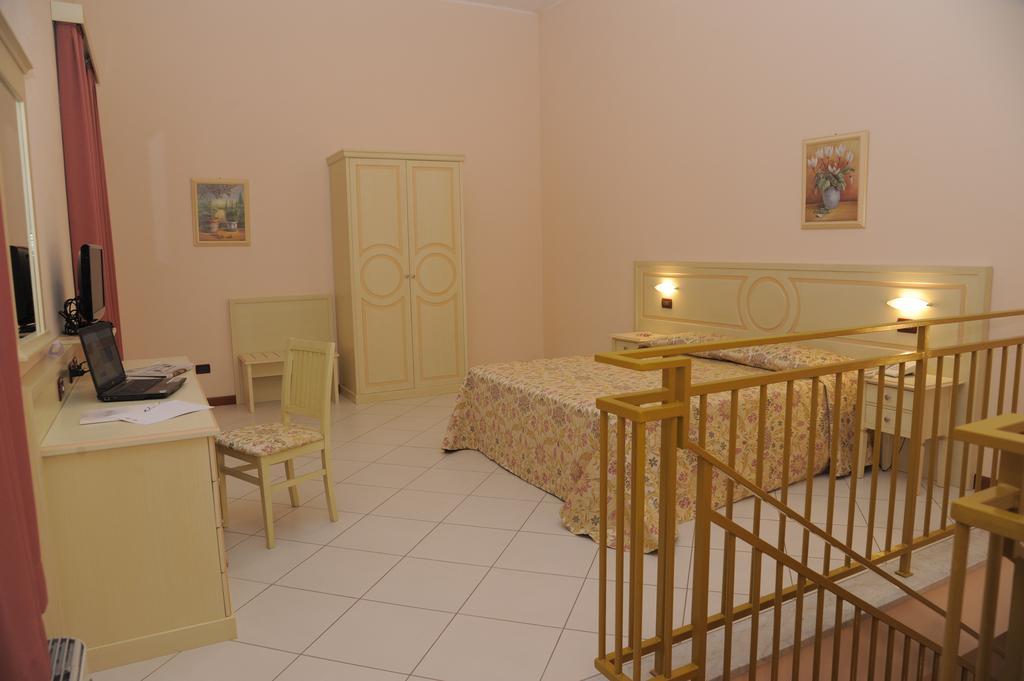 Hotel Plazza Porcari Esterno foto