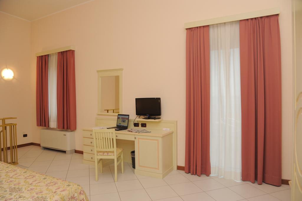 Hotel Plazza Porcari Esterno foto