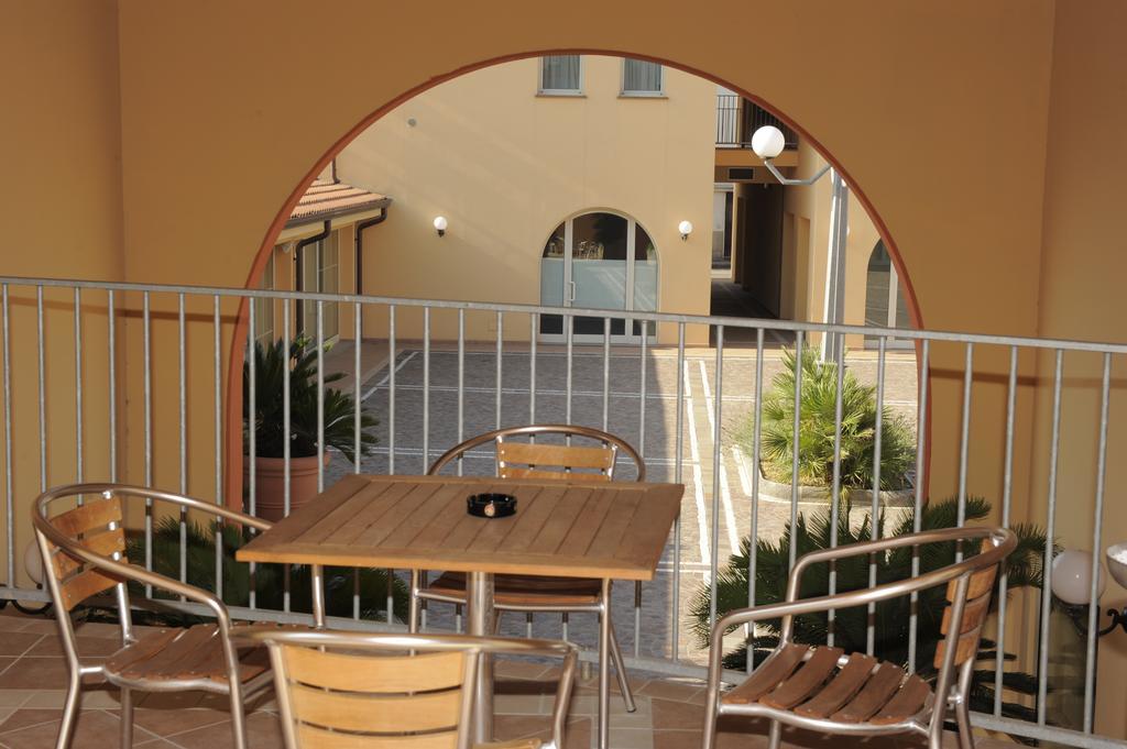 Hotel Plazza Porcari Esterno foto