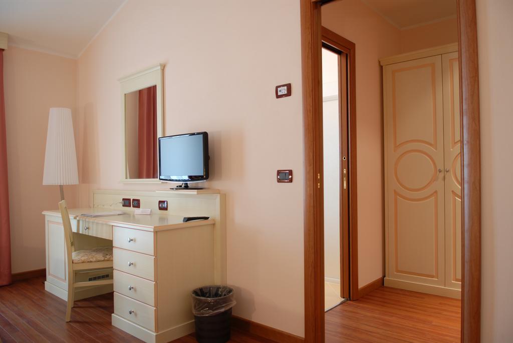Hotel Plazza Porcari Camera foto