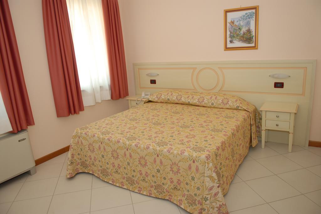 Hotel Plazza Porcari Esterno foto