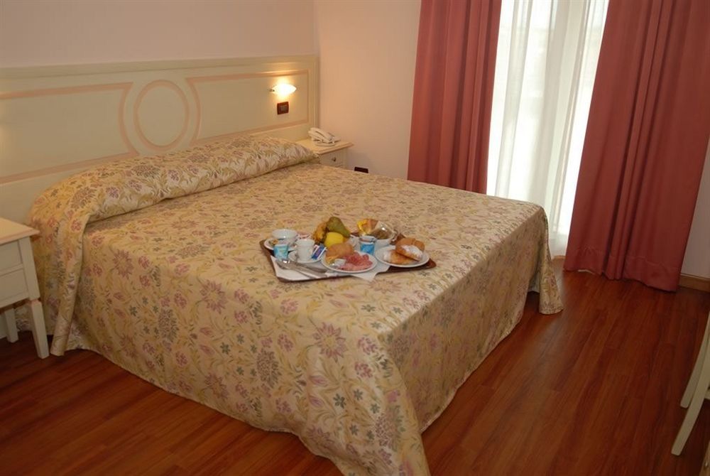 Hotel Plazza Porcari Esterno foto