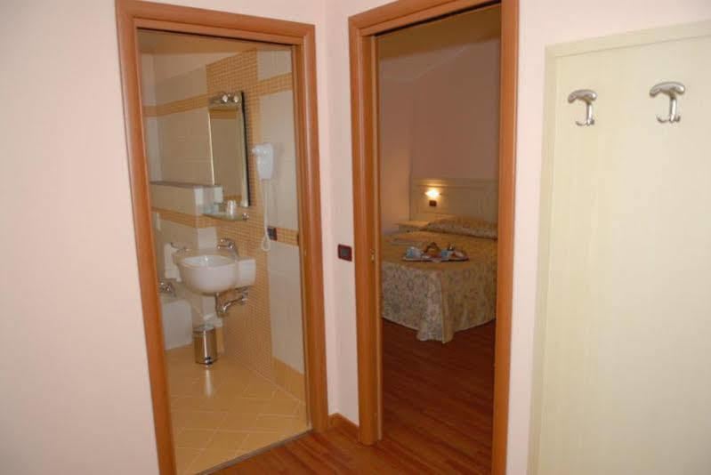 Hotel Plazza Porcari Esterno foto