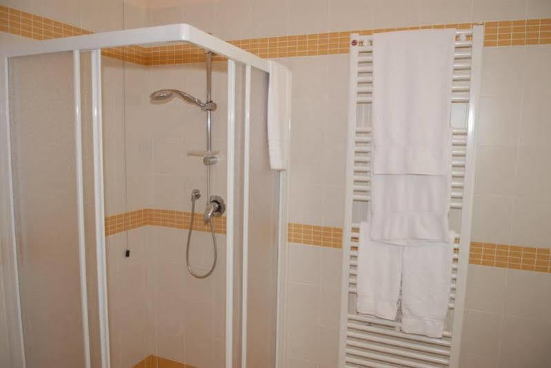 Hotel Plazza Porcari Esterno foto